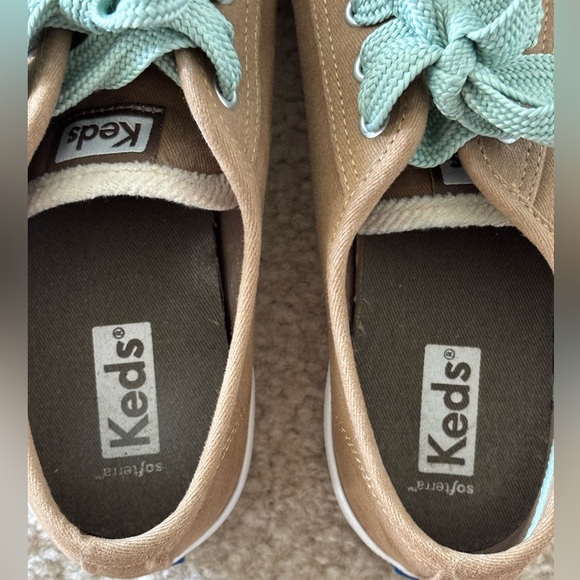 EUC Women’s Keds Sneakers size 7 Tan with turquoise laces - Picture 7 of 7